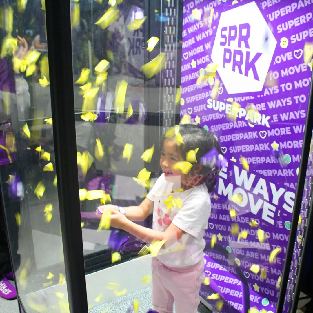 SuperPark SuperDisco prize machine girl catch prize